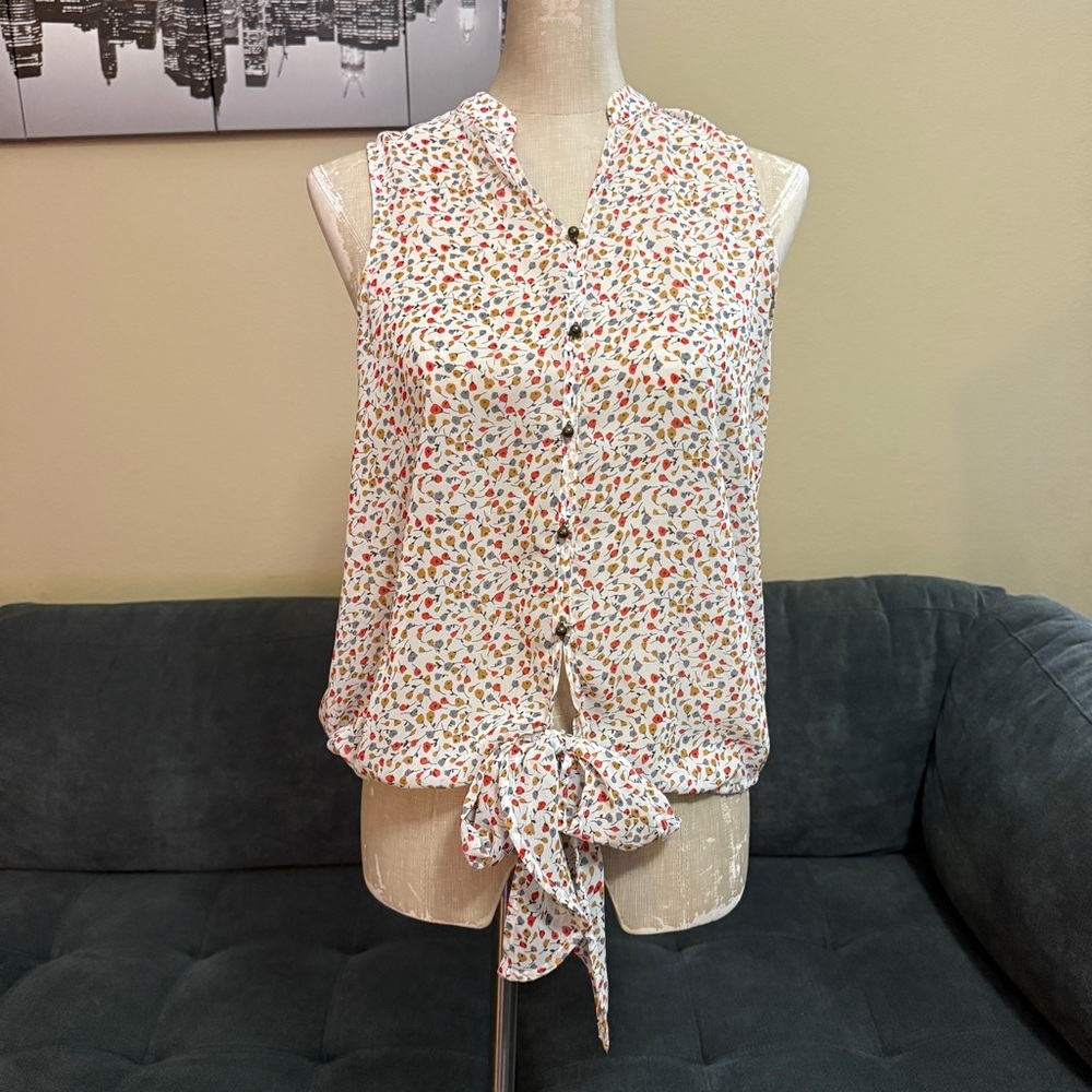 🏷️ 3 for $10 - F21 Floral Sleeveless Tie-Front Blouse